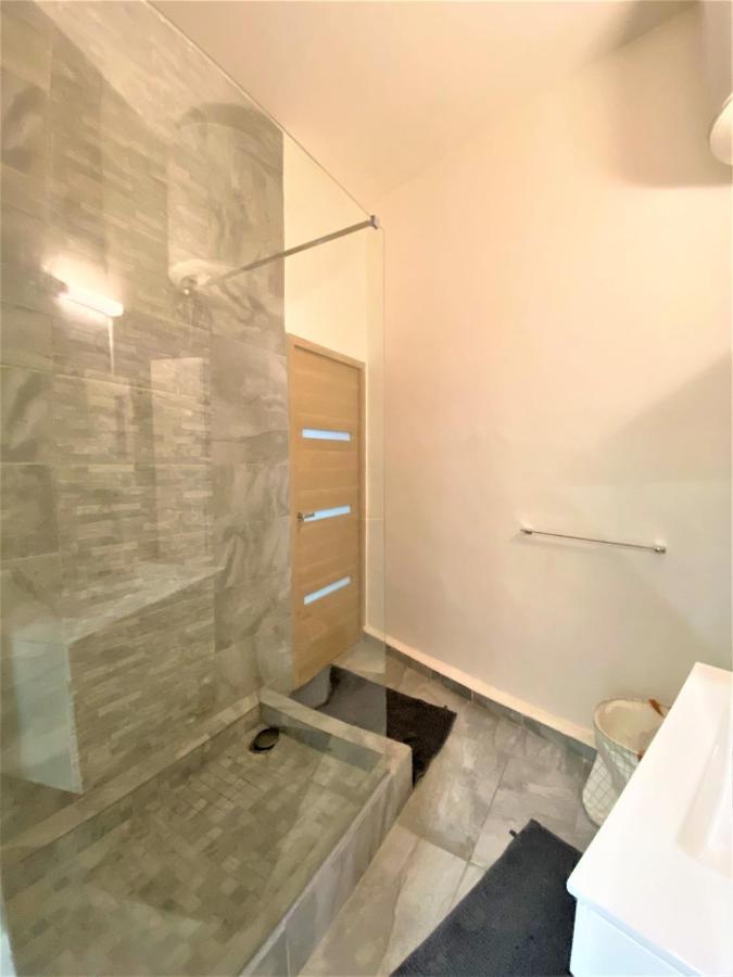 Sur Le Vieux Port: T3 De 80M2, Chic Et Confortable Marseille Bagian luar foto